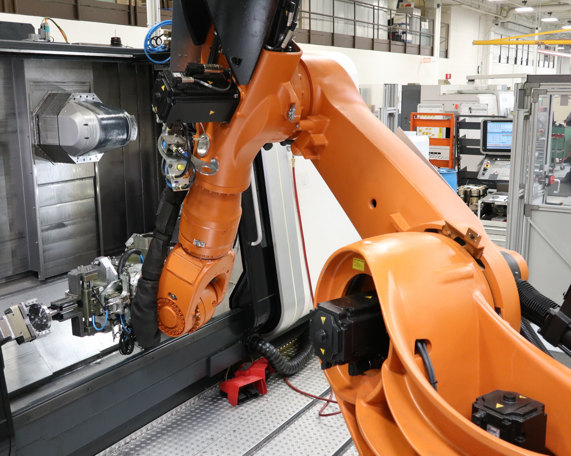 Roboterarm in Fabrik Roboterarm in Fabrik