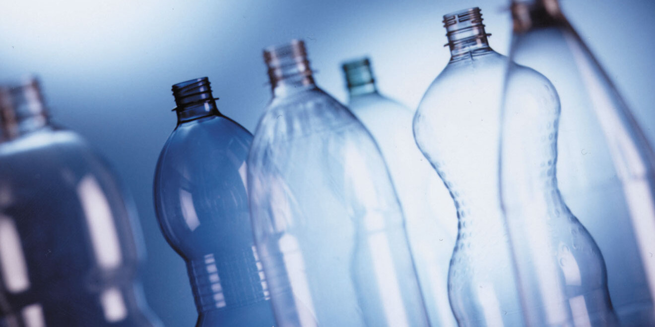 一字排开的 PET 空瓶