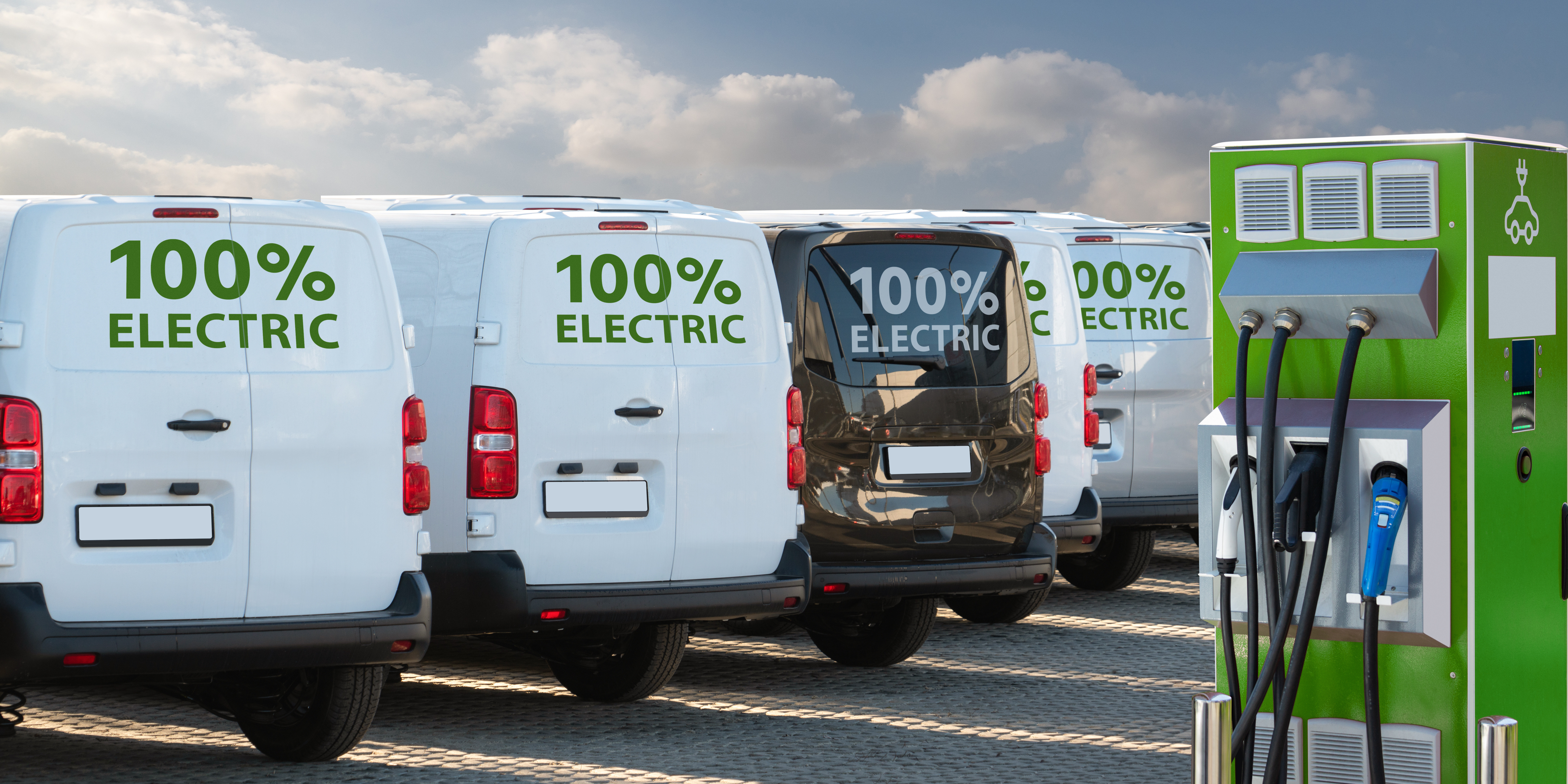 Elektroautos vor Säule Elektroautos vor Säule