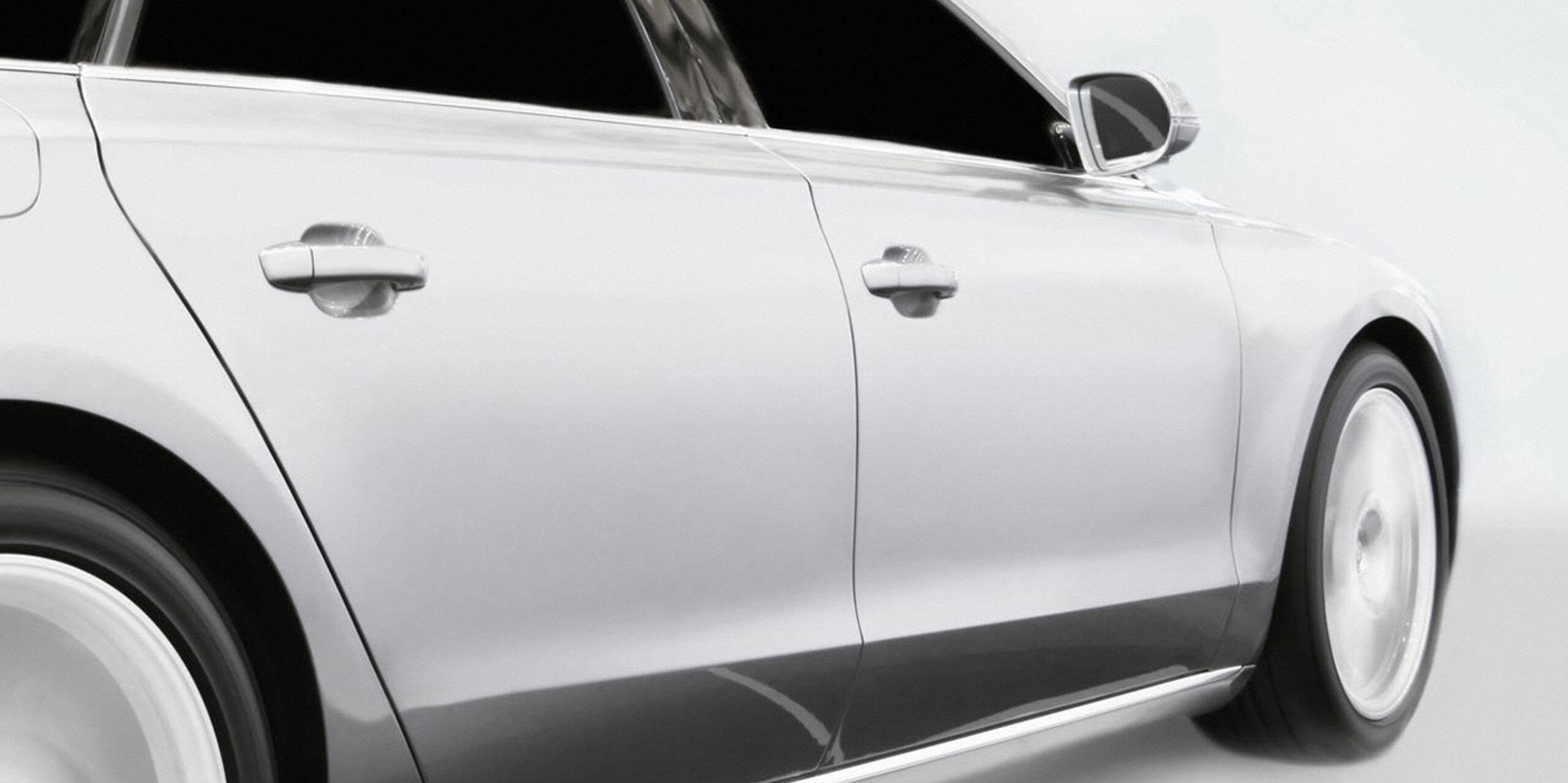 weißes Auto in Nahaufnahme