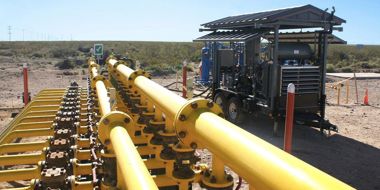 Wellhead unit Wellhead unit with yellow pipelines