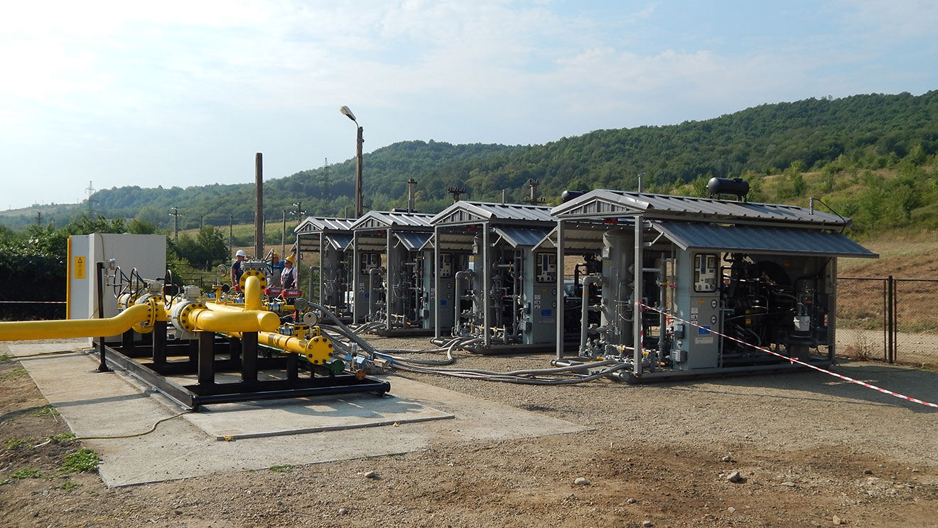 Wellhead compressors for gas wells Wellhead compressors for gas wells